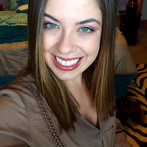 Meet your Posher, Angela - Picture 2 of 6